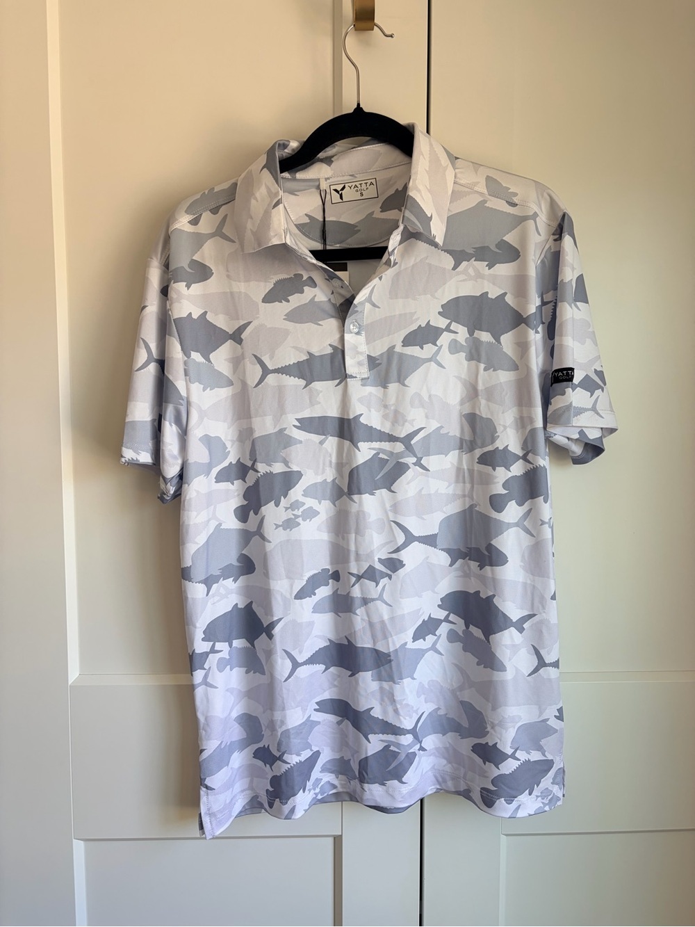 Yatta Men's Short Sleeve Polo in White & Light Gray Fish Print | S
